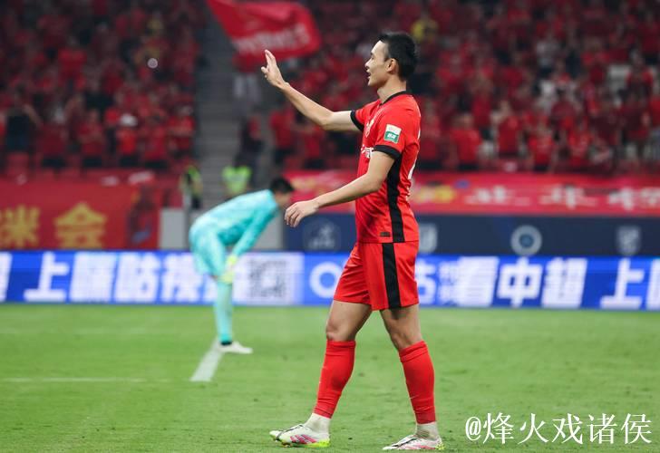 中超-刘若钒双响 上海海港主场击败云南玉昆 中超-刘若钒双响 上海海港主场击败云南玉昆