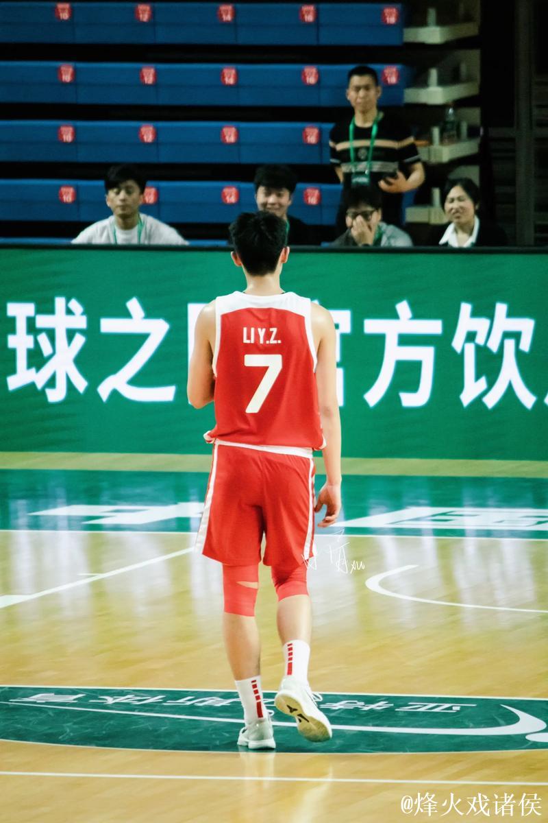 李悦洲空砍52分难挽败局,U18男篮广东队勇夺冠军 李悦洲空砍52分难挽败局,U18男篮广东队勇夺冠军